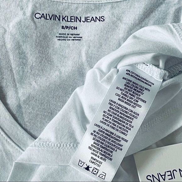 NWT Calvin Klein V Neck White Shirt Logo Tee - Picture 10 of 14